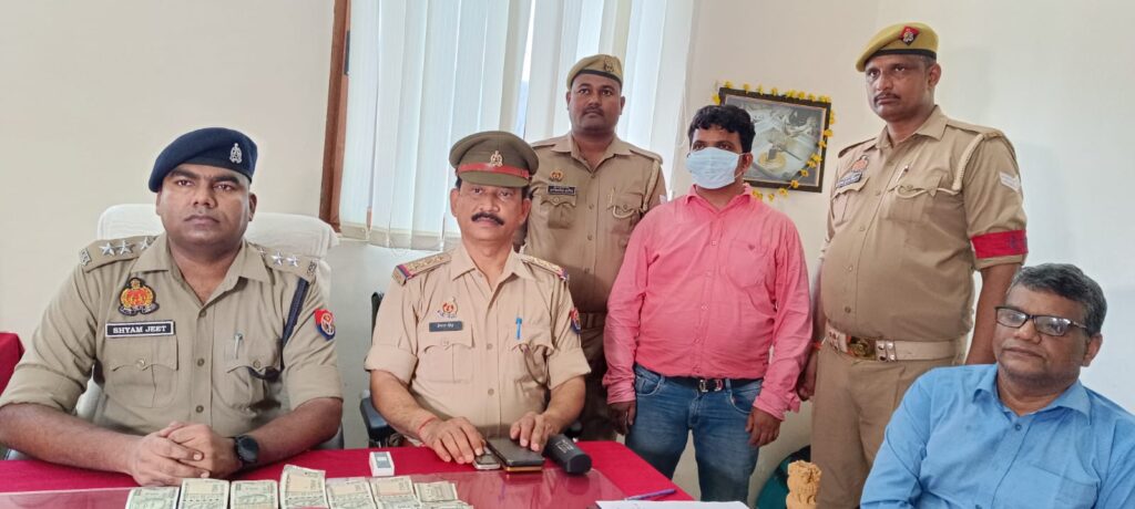 नाजायज लाखों रुपए के साथ अभियुक्त को जीआरपी कैंट ने किया गिरफ्तार