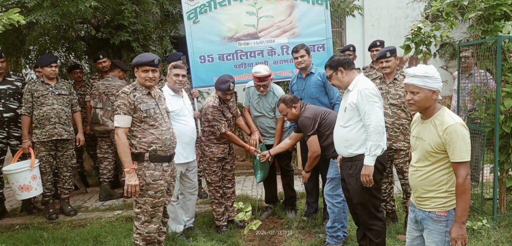 काशी को हरा भरा बनाए रखने के लिए लगातार 95 बटालियन केंद्रीय रिजर्व पुलिस बल एवं सृजन सामाजिक विकास न्यास का प्रयास जारी