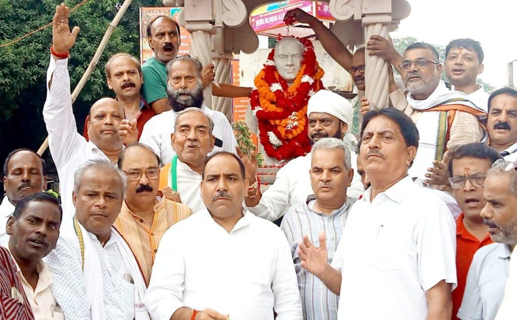 ज़िला महानगर कांग्रेस कमेटी के संयुक्त तत्वावधान में पूर्व प्रधानमंत्री स्व. राजीव गांधी की जयंती सद्भावना दिवस के रूप में मनाया गया