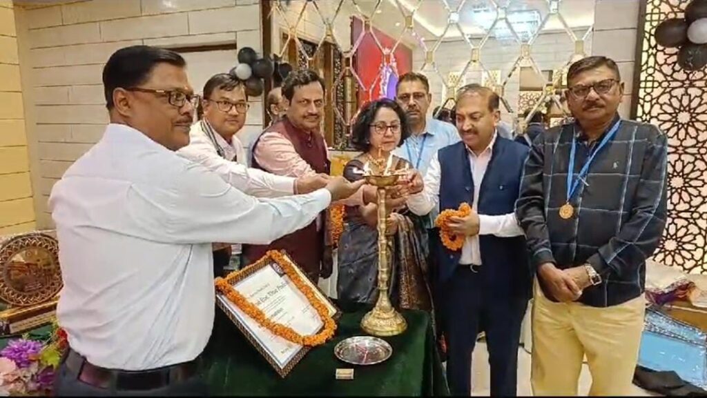 रोटरी क्लब वाराणसी ईस्ट का 36वाँ पदग्रहण समारोह संपन्न रत्ना बागची नवनियुक्त अध्यक्ष चुनी गई