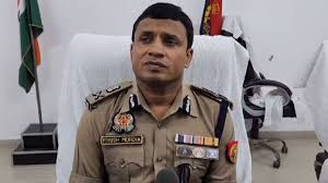 अपर पुलिस महानिदेशक वाराणसी जोन, वाराणसी पीयूष मोर्डिया के निर्देशन में जनपद गाजीपुर की पुलिस द्वारा असामाजिक तत्वों के कब्जे से संगत मठ आश्रम को 24 घंटे के अन्दर मुक्त कराया गया