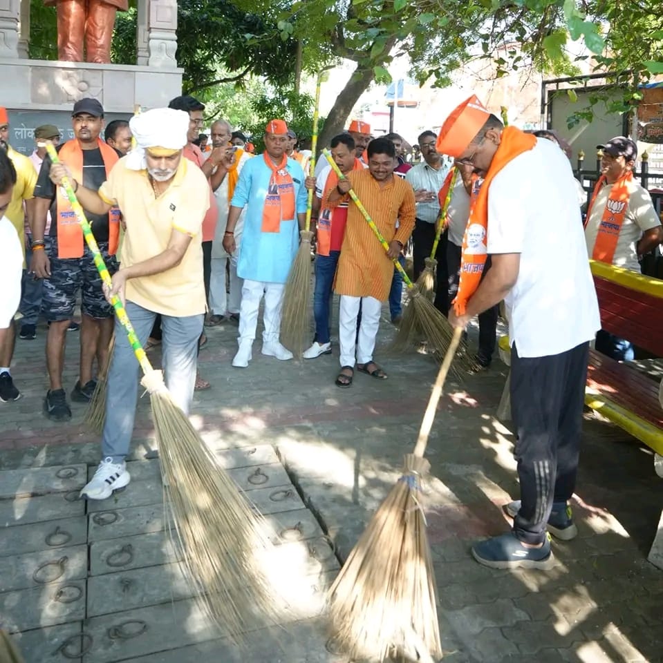 महापौर के नेतृत्व में चौथे दिन भी चला महासफाई अभियान