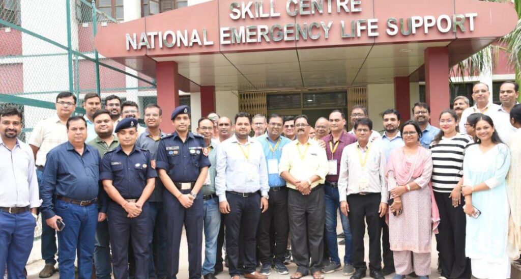 एनडीआरएफ ने ट्रॉमा सेंटर बी एच यू वाराणसी उत्तर प्रदेश में भूकंप आपदा परिदृश्य पर किया मॉक अभ्यास