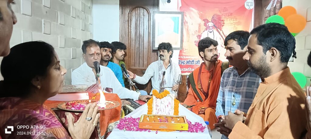 पीएम मोदी के दीर्घायु एवं स्वस्थ जीवन के लिए कार्यकर्ताओं ने की ईश्वर से कामना