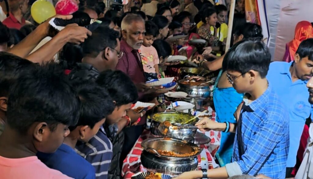 मां की याद में कराया गया विशाल भंडारा