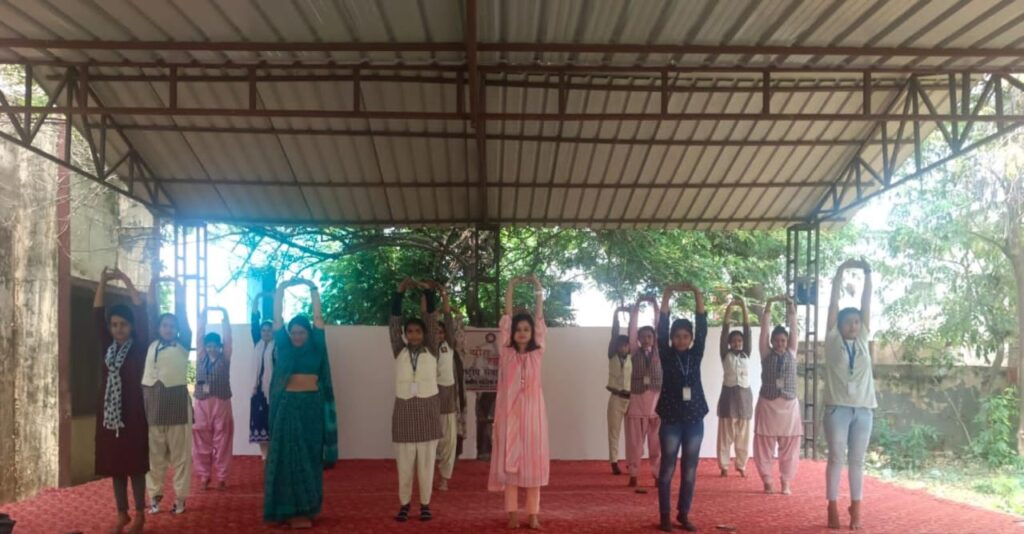राजकीय महिला महाविद्यालय डीएलडब्ल्यू वाराणसी में अंतर्राष्ट्रीय योग दिवस मनाया