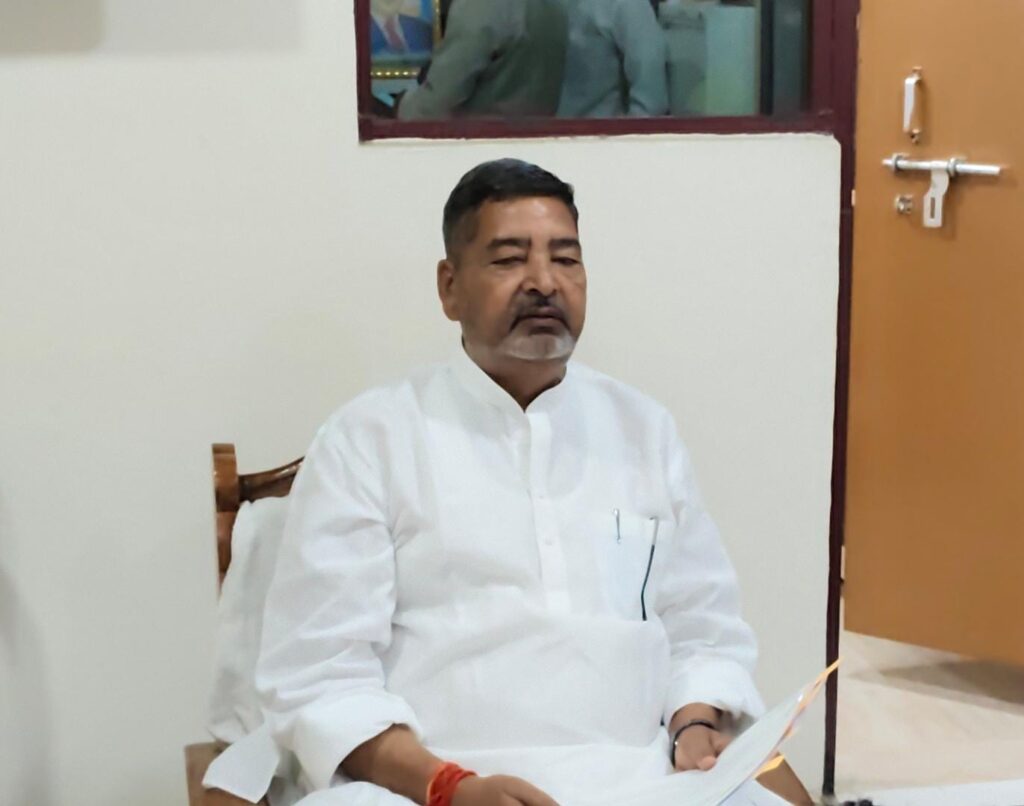 चंदौली के सांसद वीरेंद्र सिंह ने प्रेस कांफ्रेंस के जरिए सरकार की दशा कमेटी की एक भी बैठक का होने पर उठाए सवाल