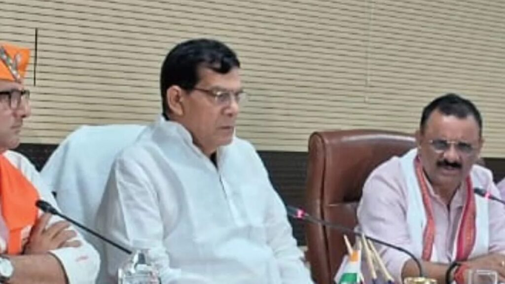 यूपी में होकर रहेगा बिजली निजीकरण, हड़ताल करने वालों पर कार्रवाई; ऊर्जा मंत्री ने किया क्लियर