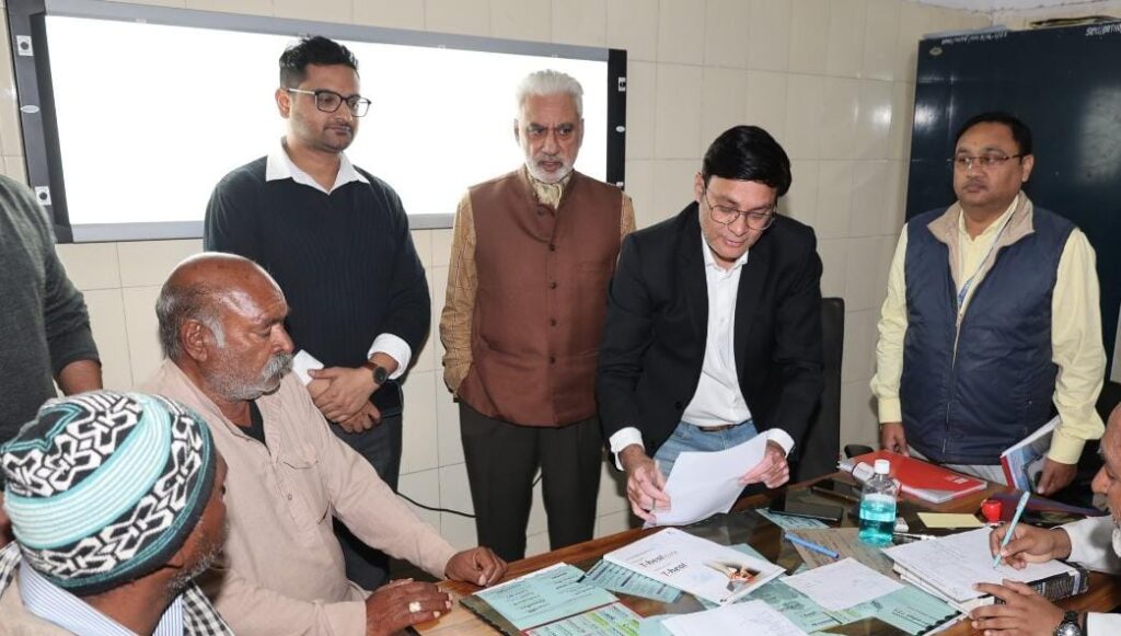 सरस्वती हॉस्पिटल का ऑर्थोपेडिक मेगा हेल्थ कैंप में 200 से अधिक लोगों को मिला निःशुल्क उपचार का लाभ