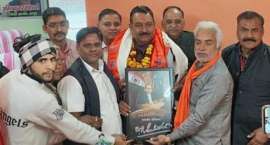 सनातन हिंदू वाहिनी ने जिला कमांडेंट होमगार्ड को किया सम्मानित