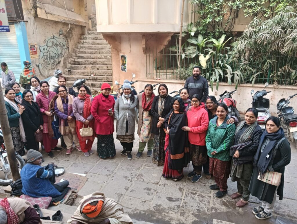 महिला भूमिहार समाज द्वारा खिचड़ी एवं विशाल कंबल वितरण